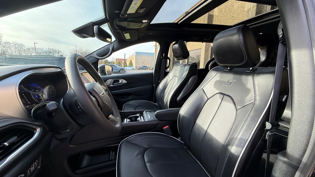 Chrysler Pacifica Limited 2025