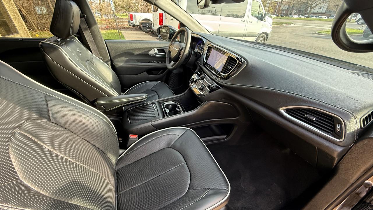 Chrysler Pacifica Limited 2025