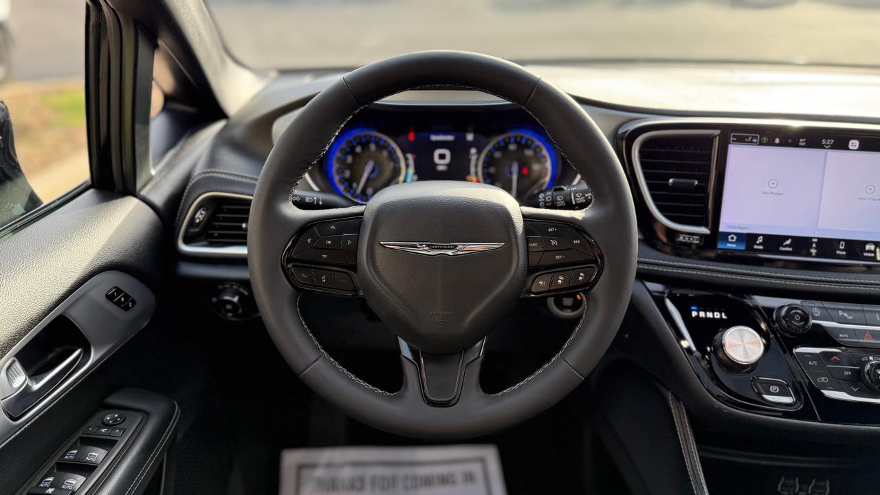 Chrysler Pacifica Limited 2025