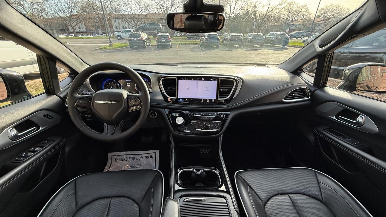 Chrysler Pacifica Limited 2025