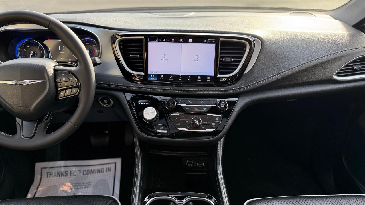 Chrysler Pacifica Limited 2025