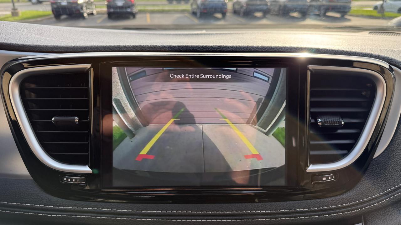 Chrysler Pacifica Limited 2025