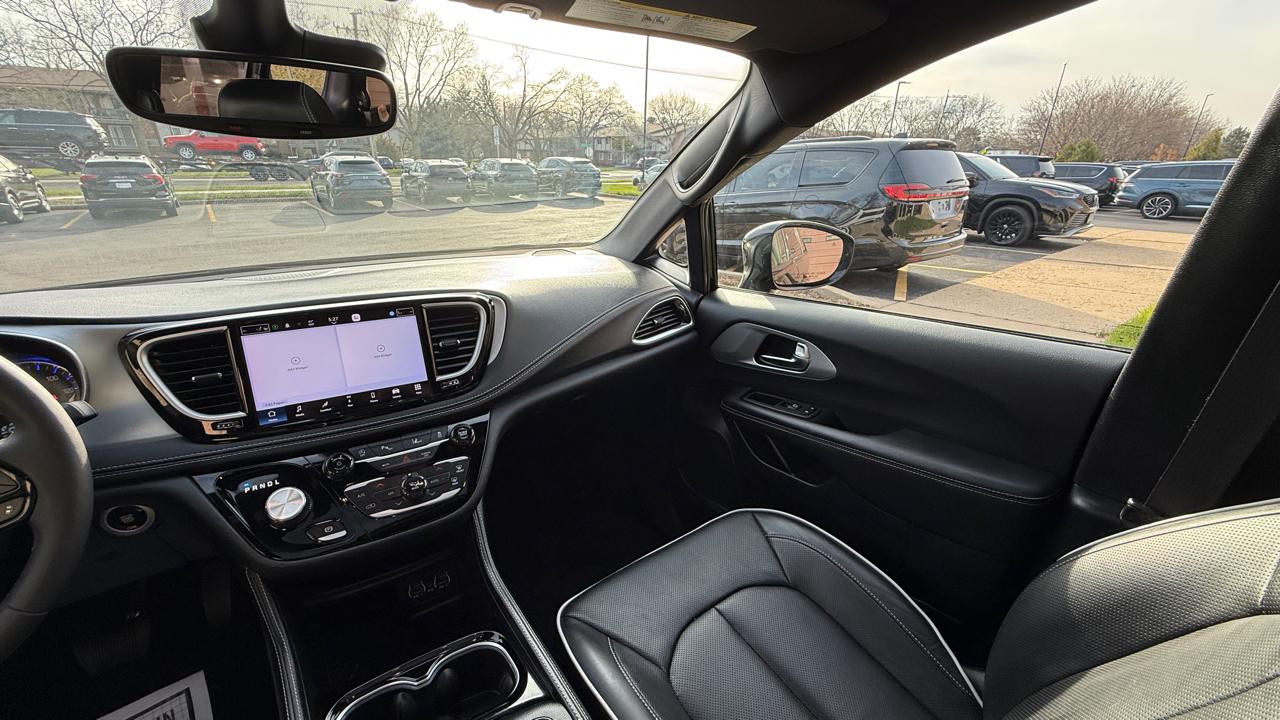 Chrysler Pacifica Limited 2025