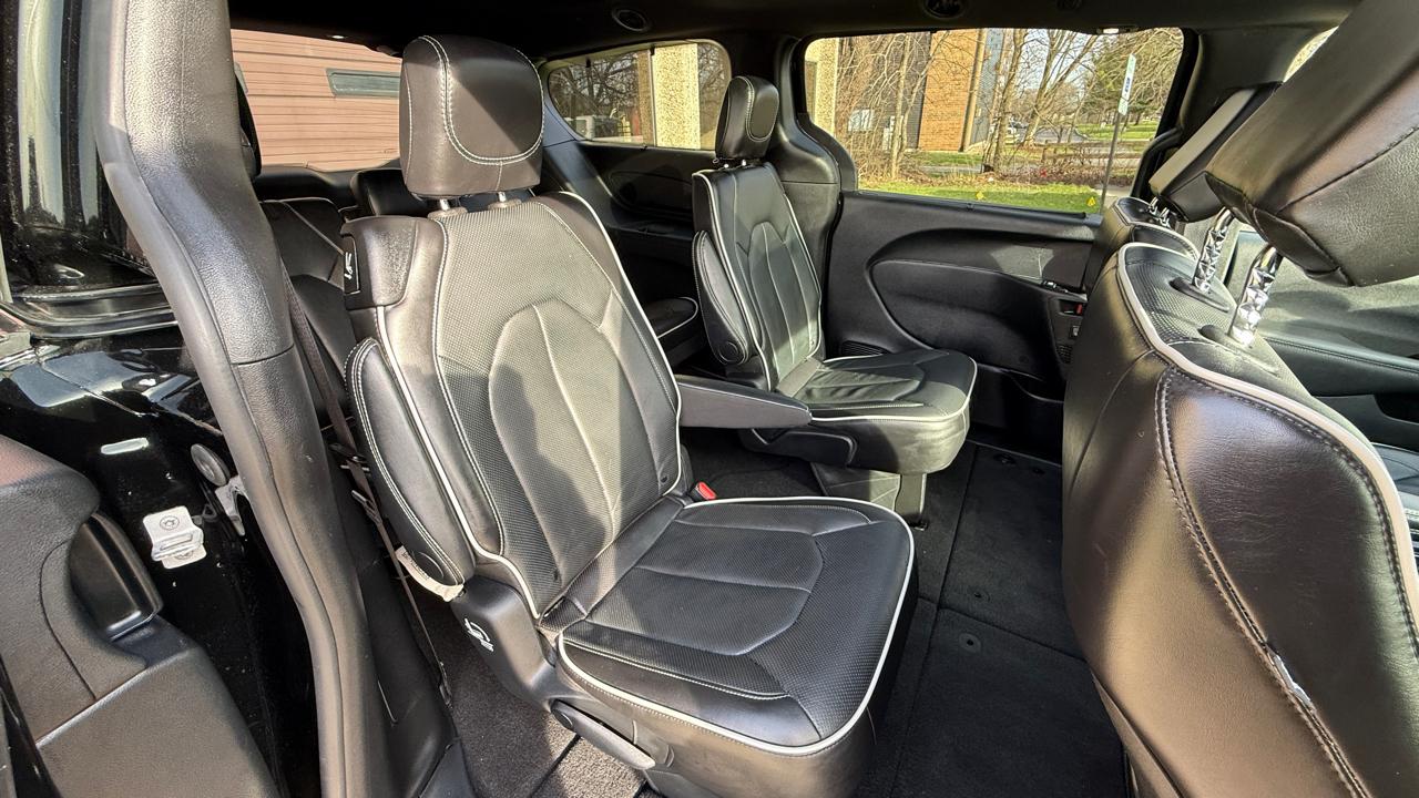 Chrysler Pacifica Limited 2025