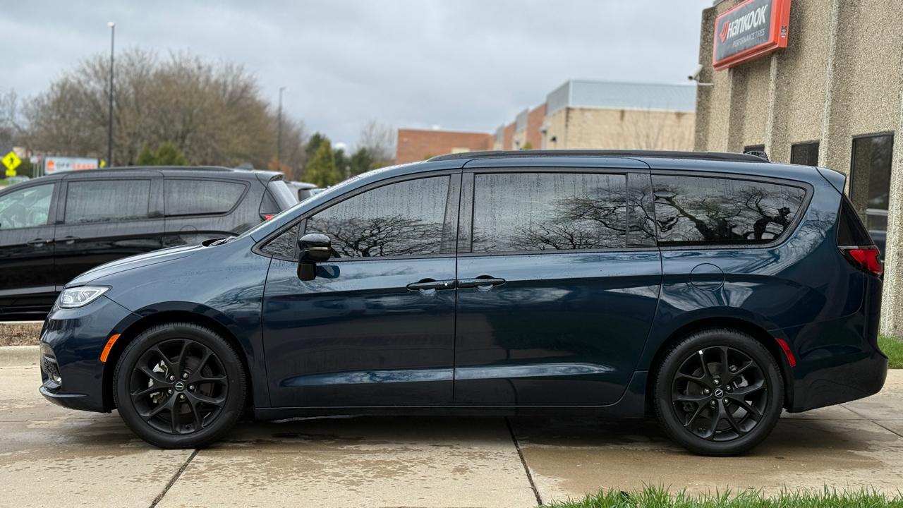 Chrysler Pacifica Limited 2025