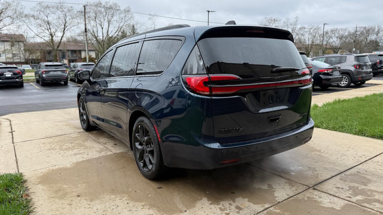 Chrysler Pacifica Limited 2025