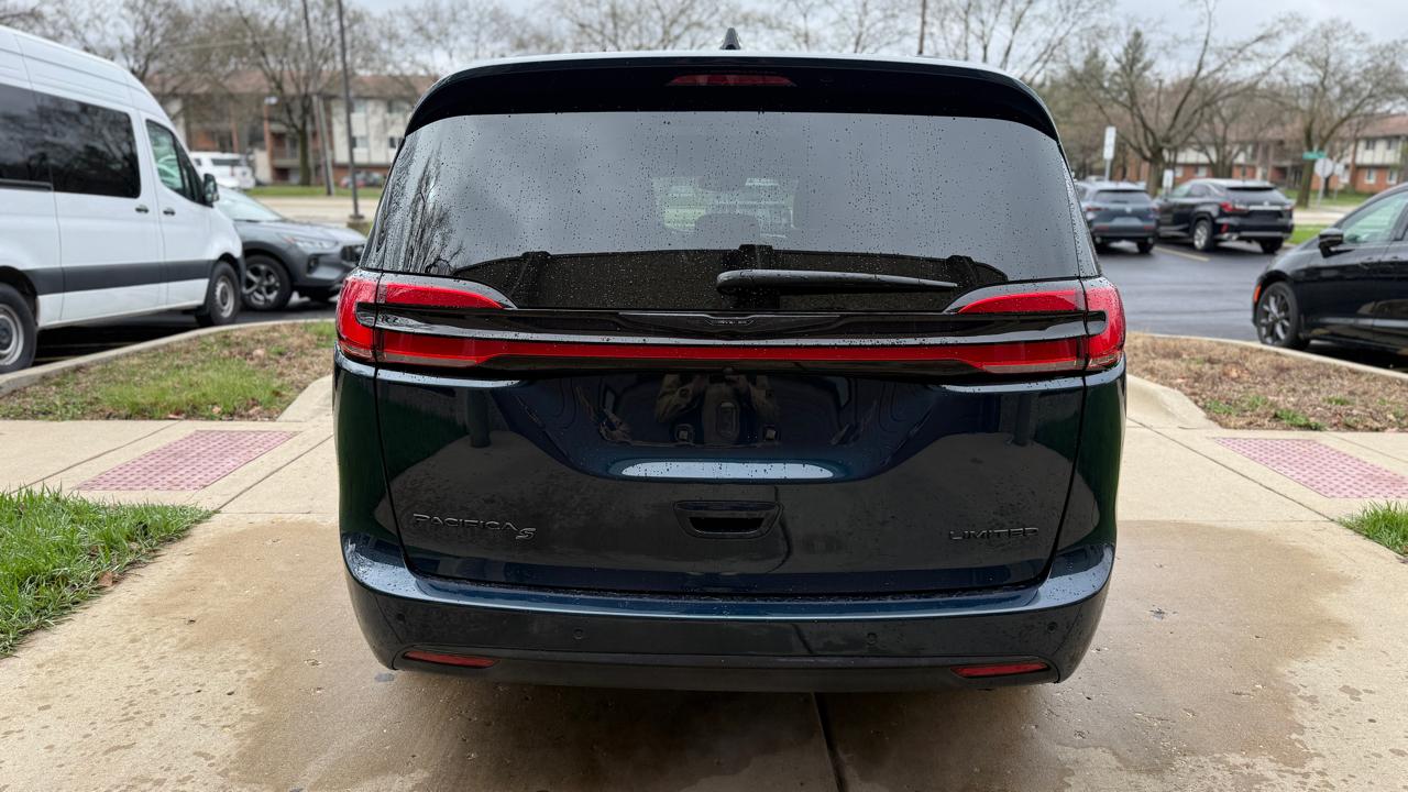 Chrysler Pacifica Limited 2025