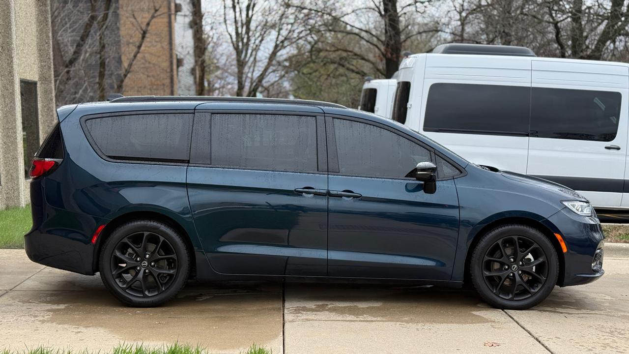 Chrysler Pacifica Limited 2025