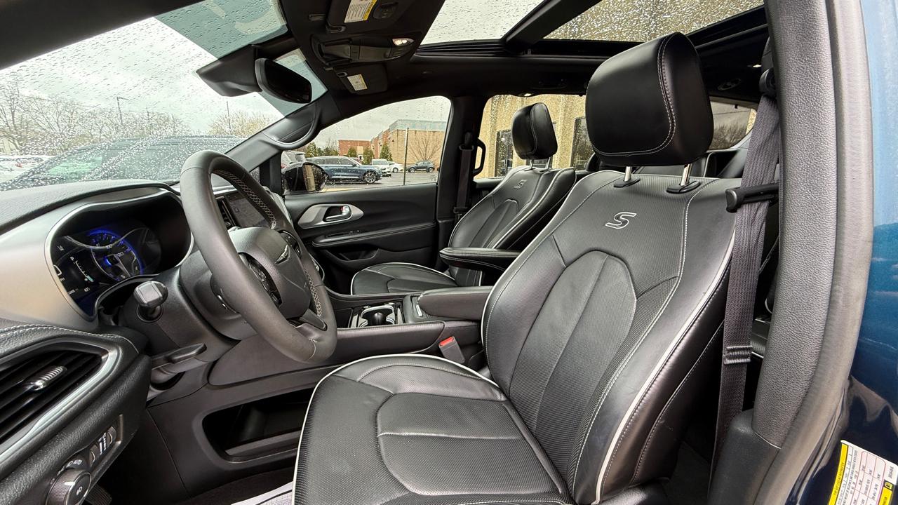 Chrysler Pacifica Limited 2025