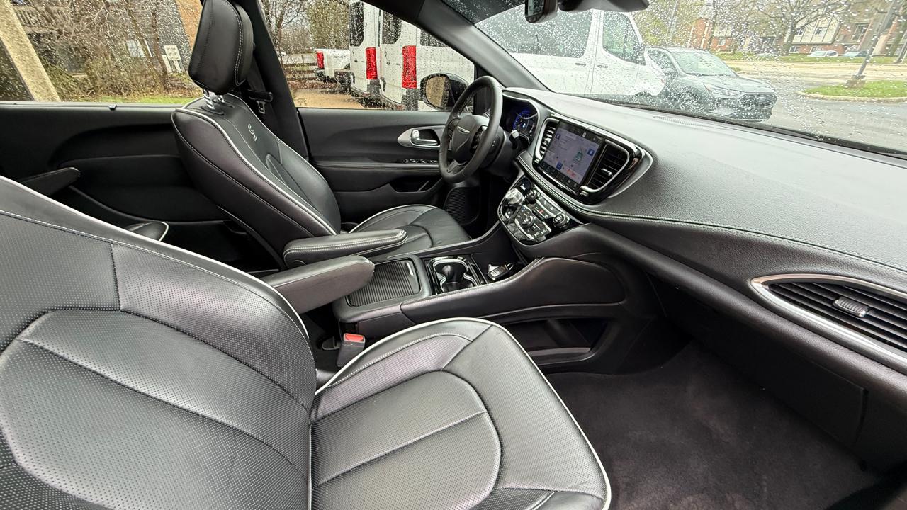 Chrysler Pacifica Limited 2025