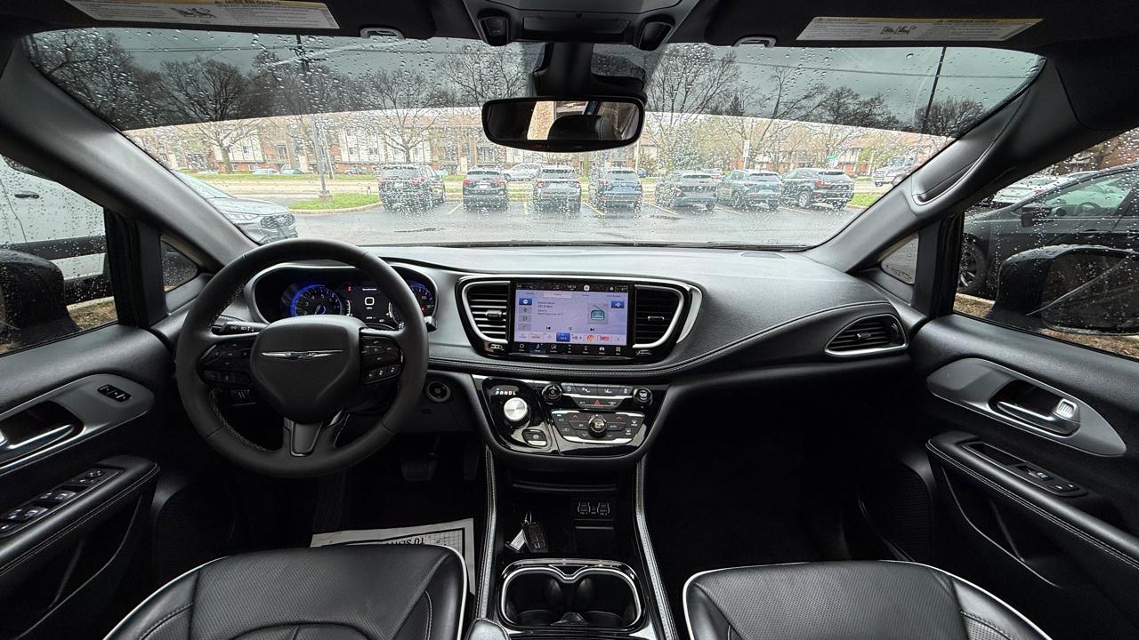 Chrysler Pacifica Limited 2025