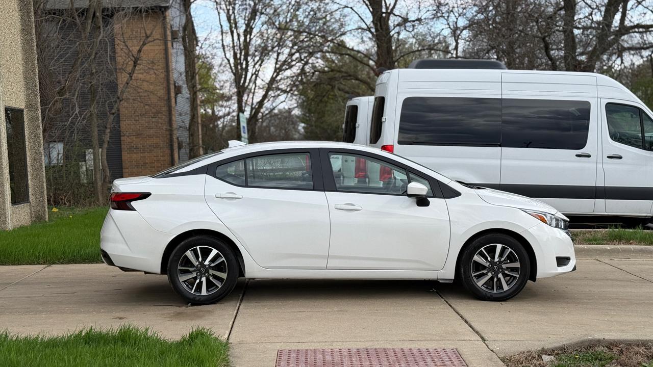 Nissan Versa SV 2024