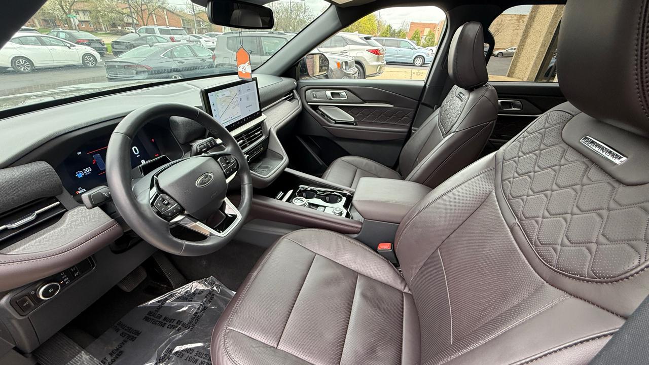 Ford Explorer Platinum AWD 2025