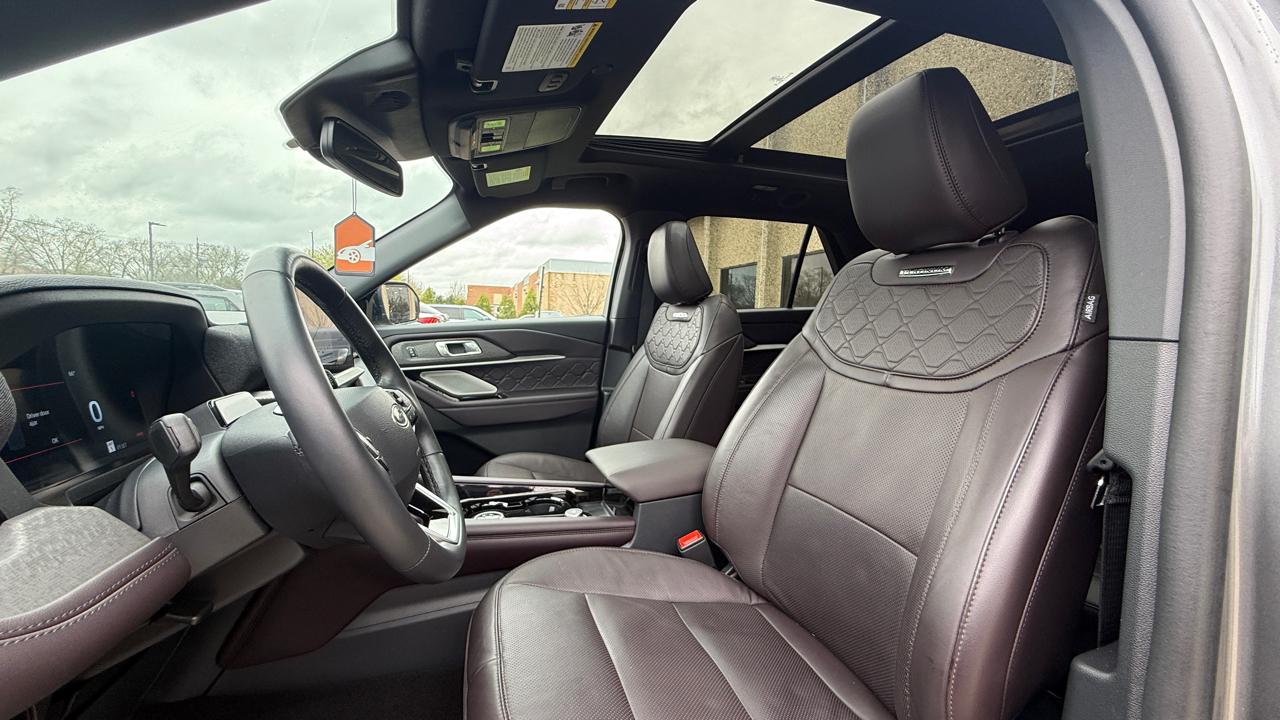 Ford Explorer Platinum AWD 2025