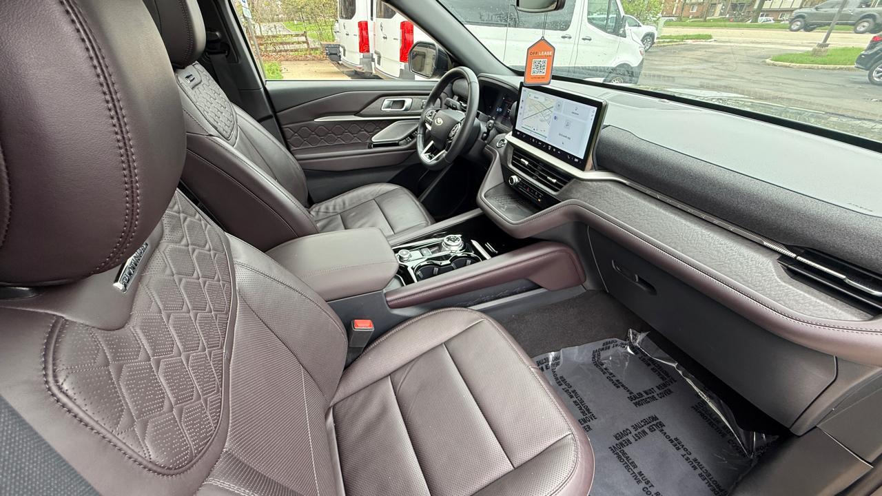 Ford Explorer Platinum AWD 2025