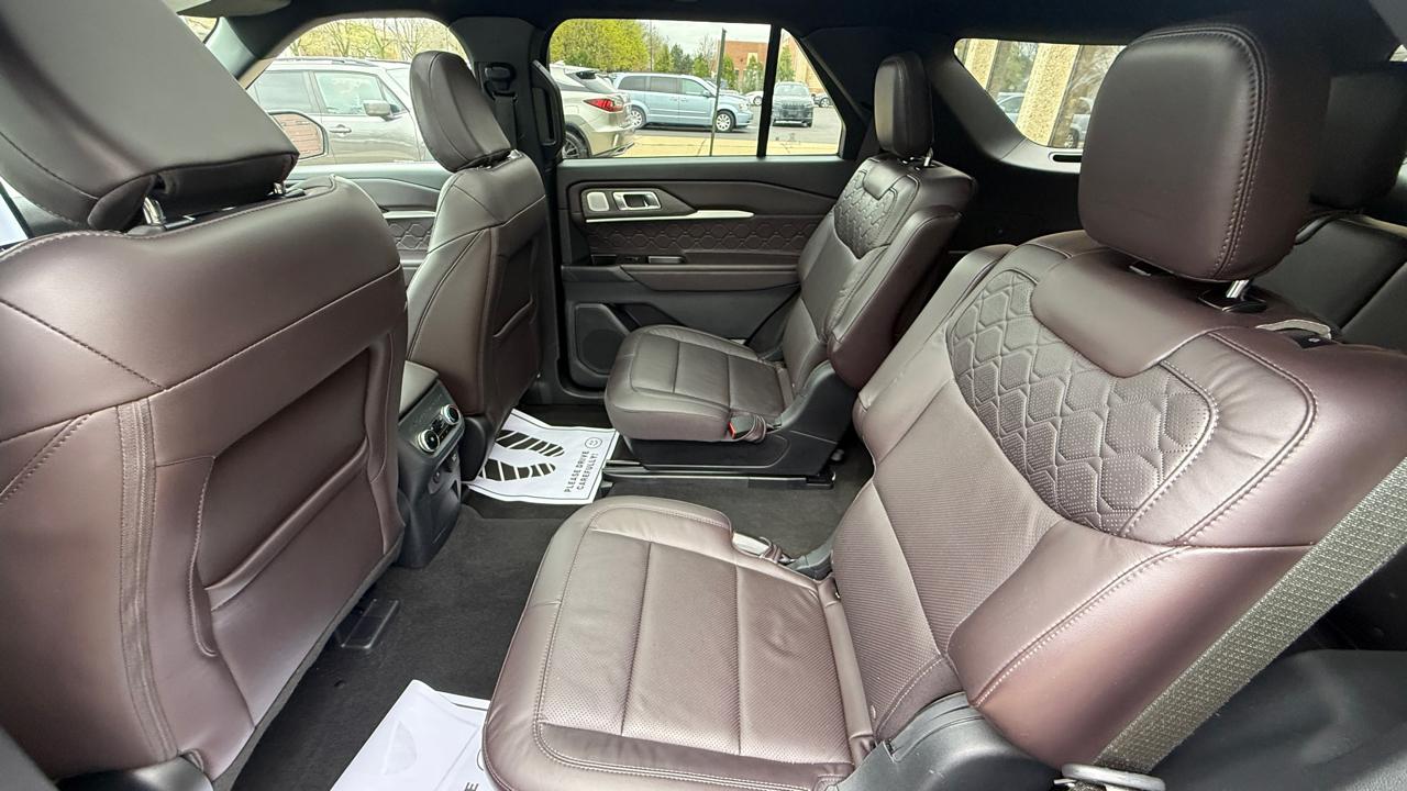 Ford Explorer Platinum AWD 2025