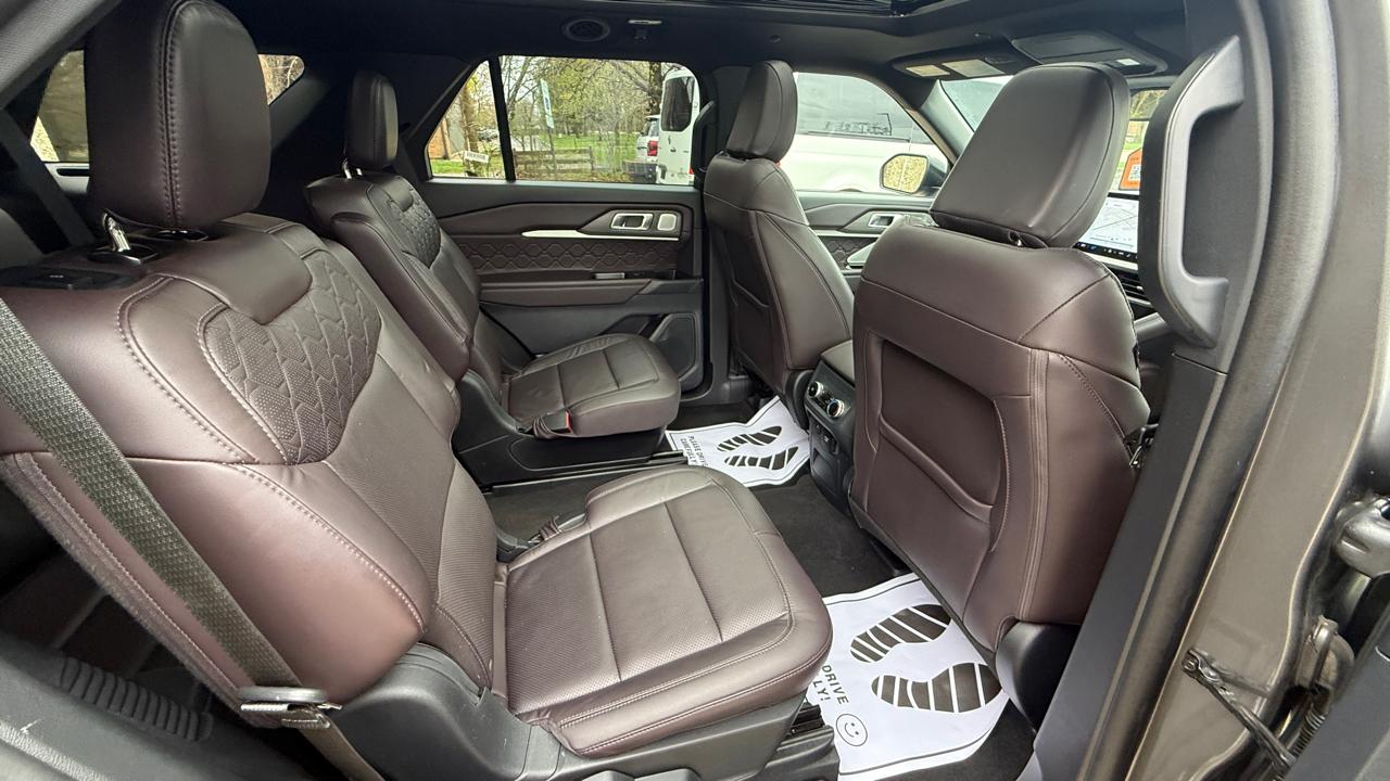 Ford Explorer Platinum AWD 2025