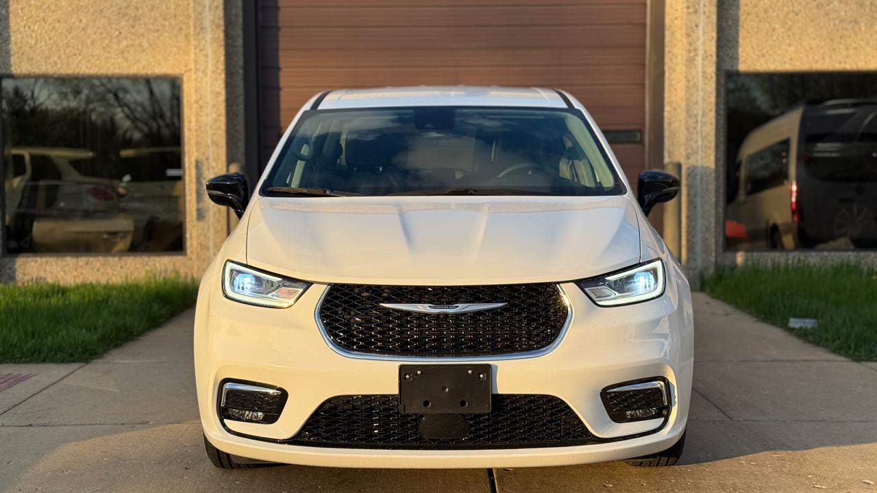 Chrysler Pacifica Touring L 2024