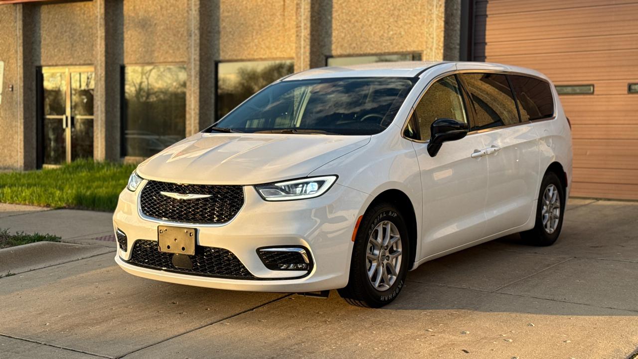 Chrysler Pacifica Touring L 2024