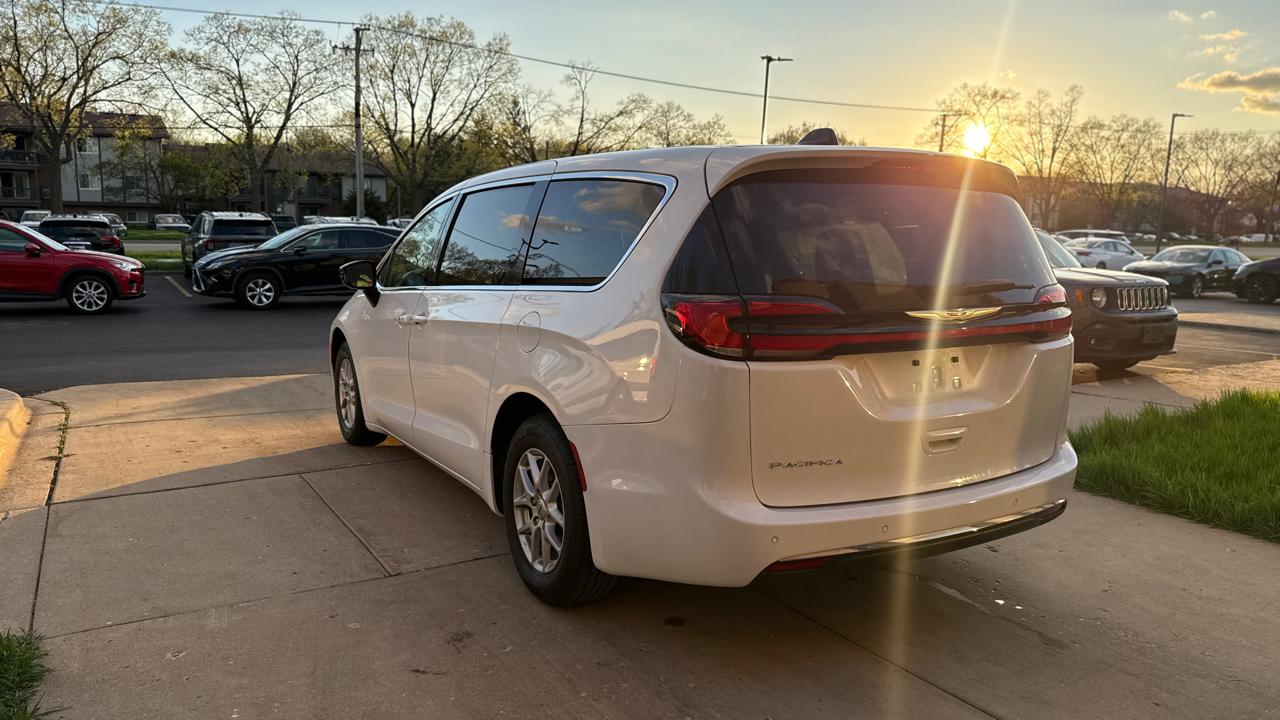 Chrysler Pacifica Touring L 2024