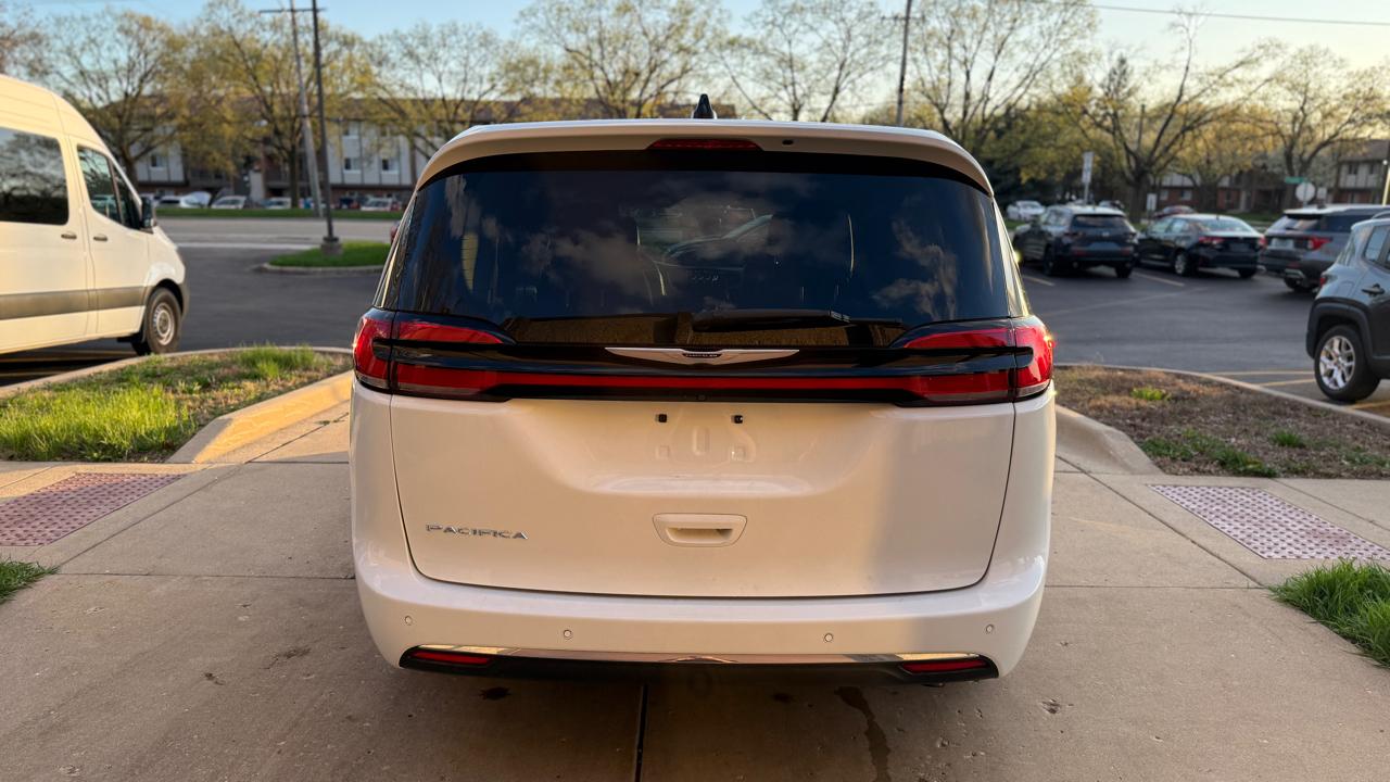 Chrysler Pacifica Touring L 2024