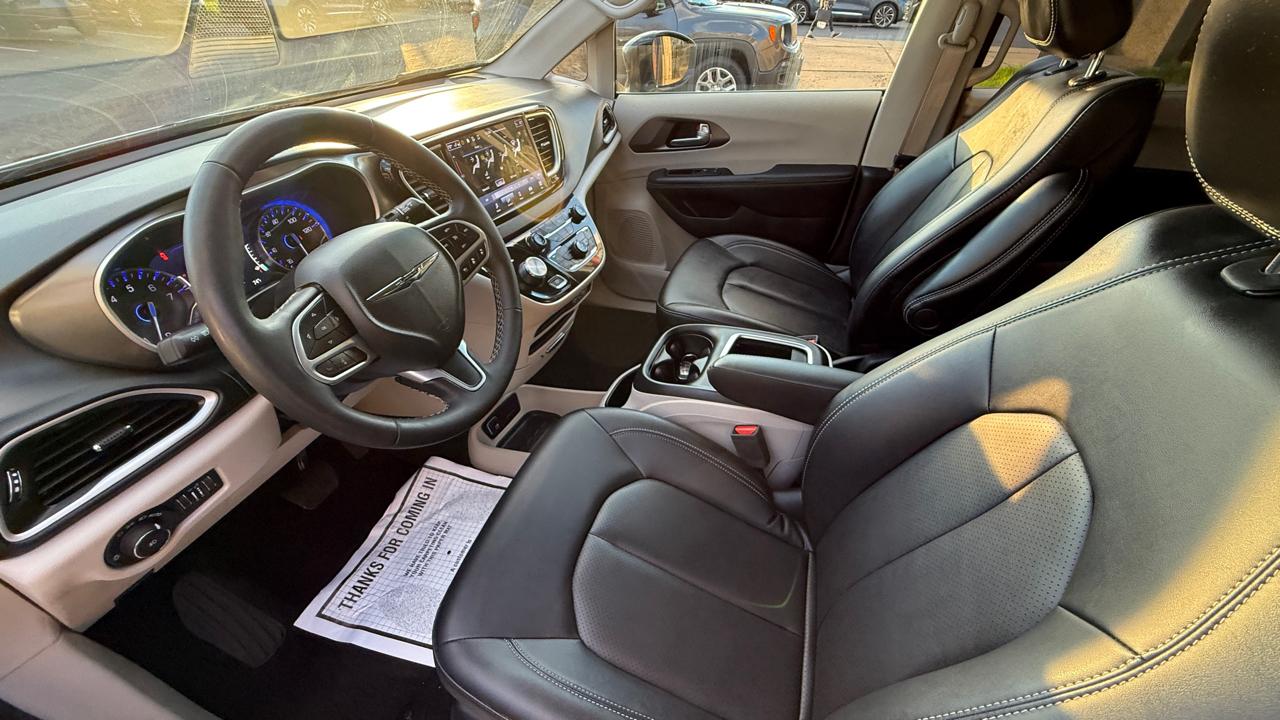 Chrysler Pacifica Touring L 2024