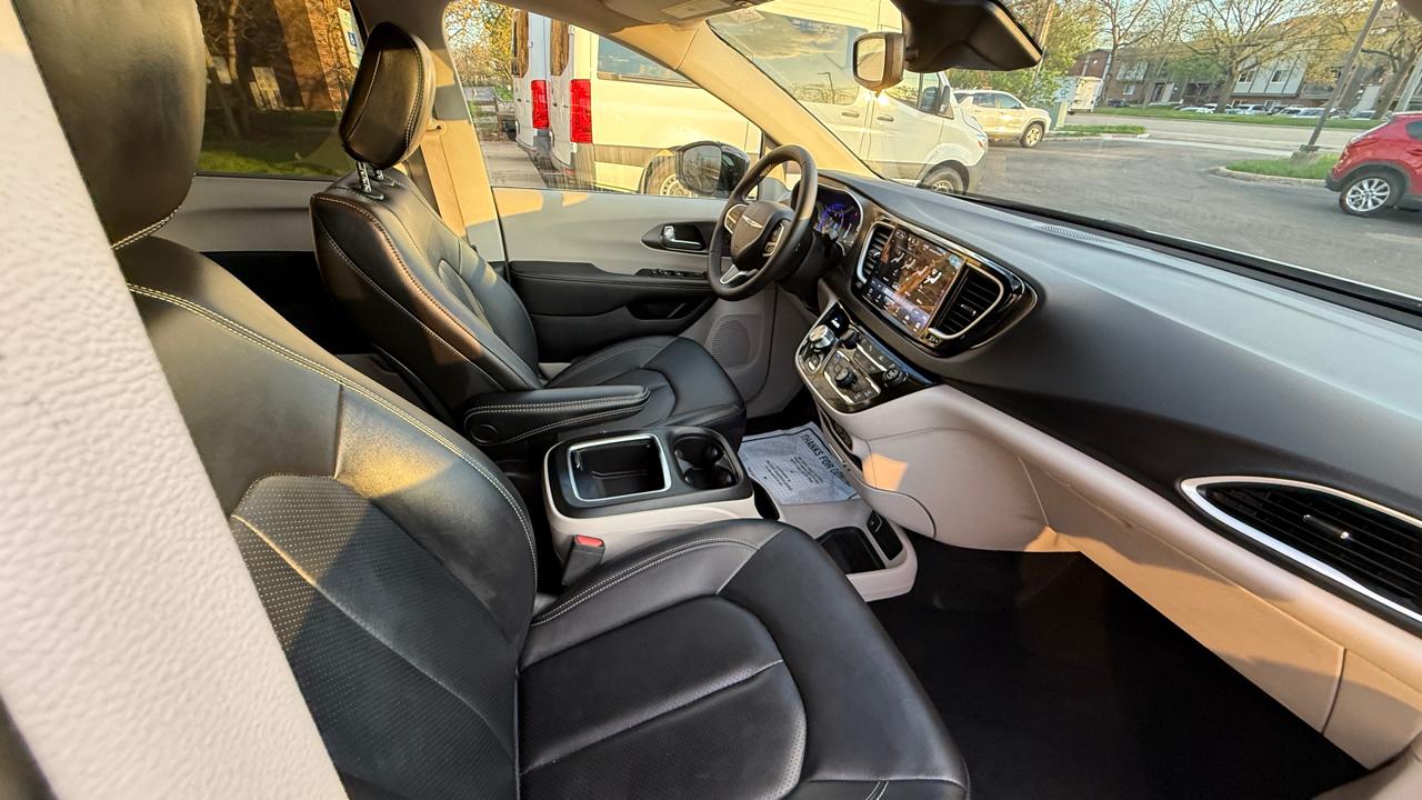 Chrysler Pacifica Touring L 2024