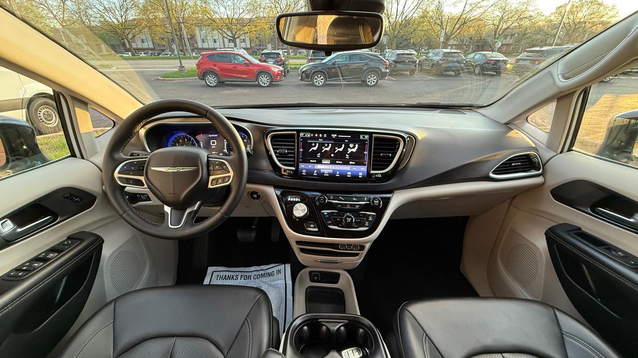 Chrysler Pacifica Touring L 2024