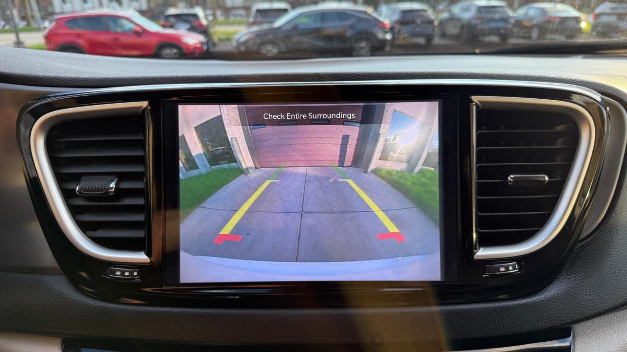 Chrysler Pacifica Touring L 2024