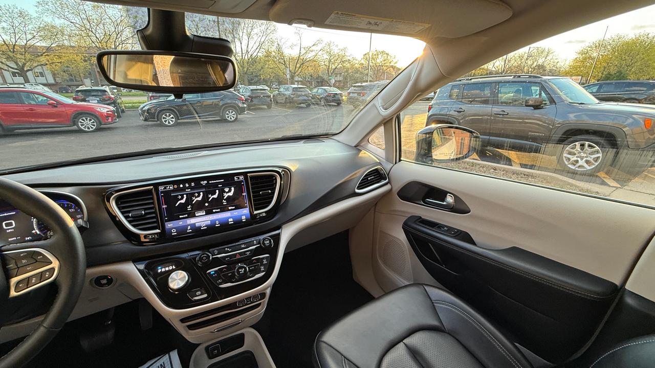 Chrysler Pacifica Touring L 2024