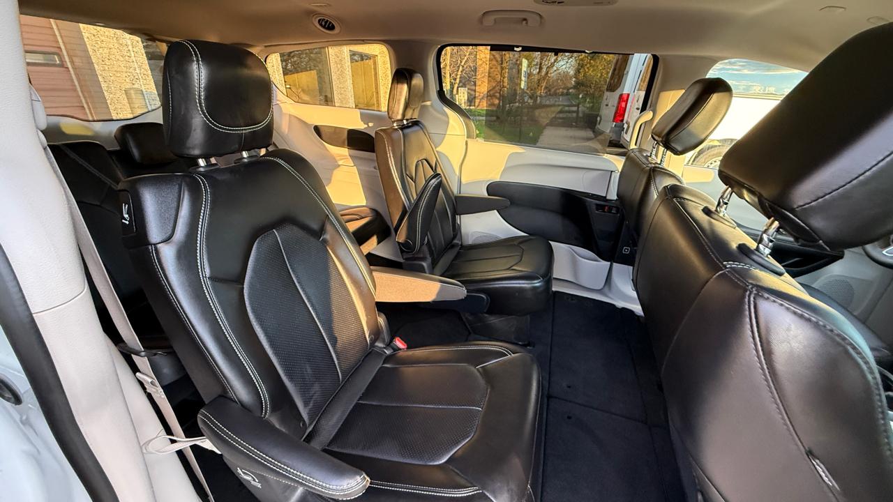 Chrysler Pacifica Touring L 2024