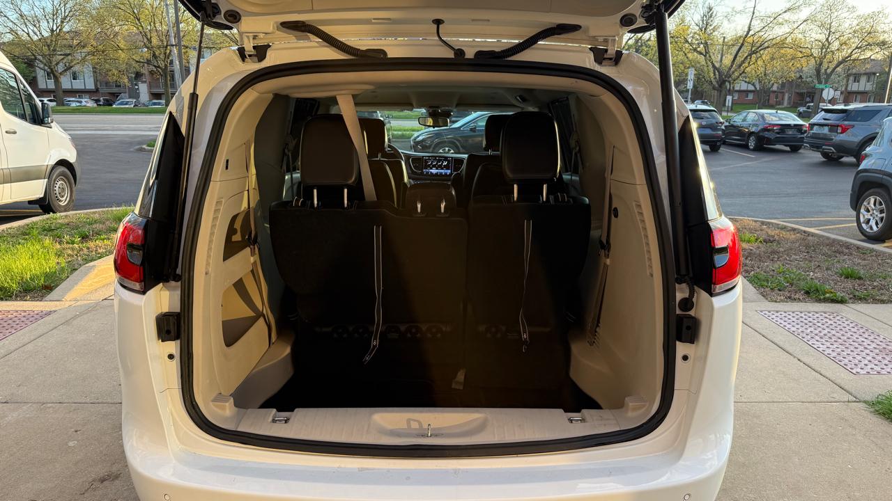 Chrysler Pacifica Touring L 2024