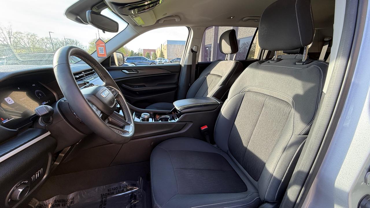 Jeep Grand Cherokee L Laredo 4WD 2023