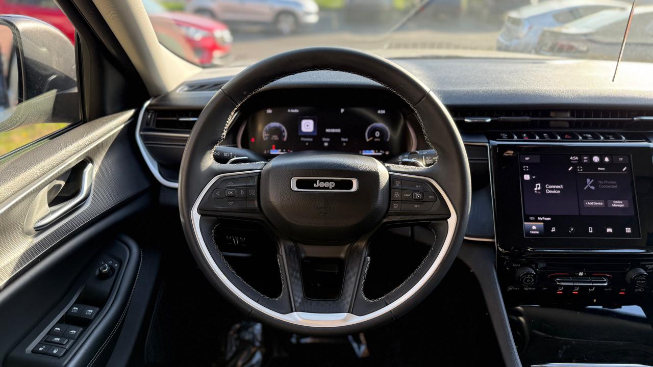 Jeep Grand Cherokee L Laredo 4WD 2023