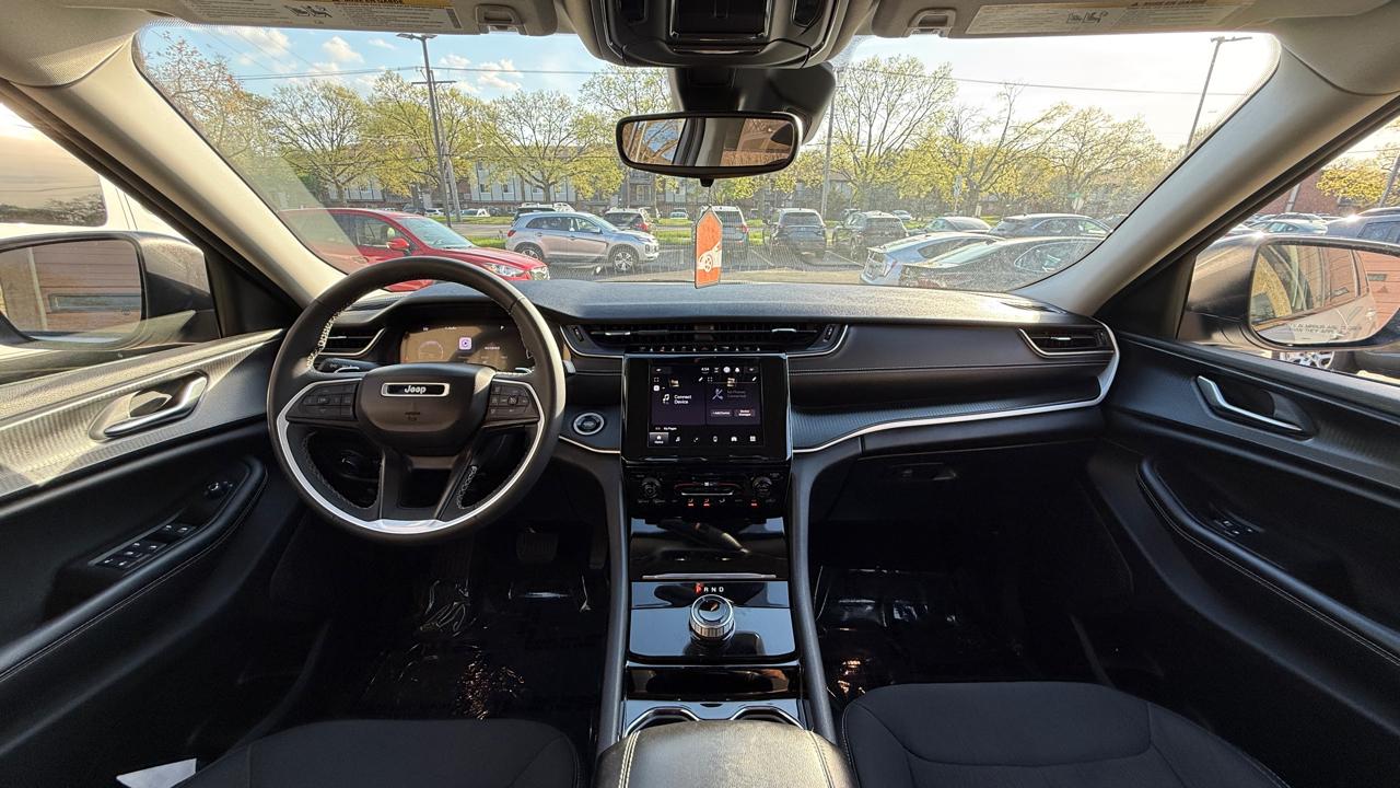 Jeep Grand Cherokee L Laredo 4WD 2023