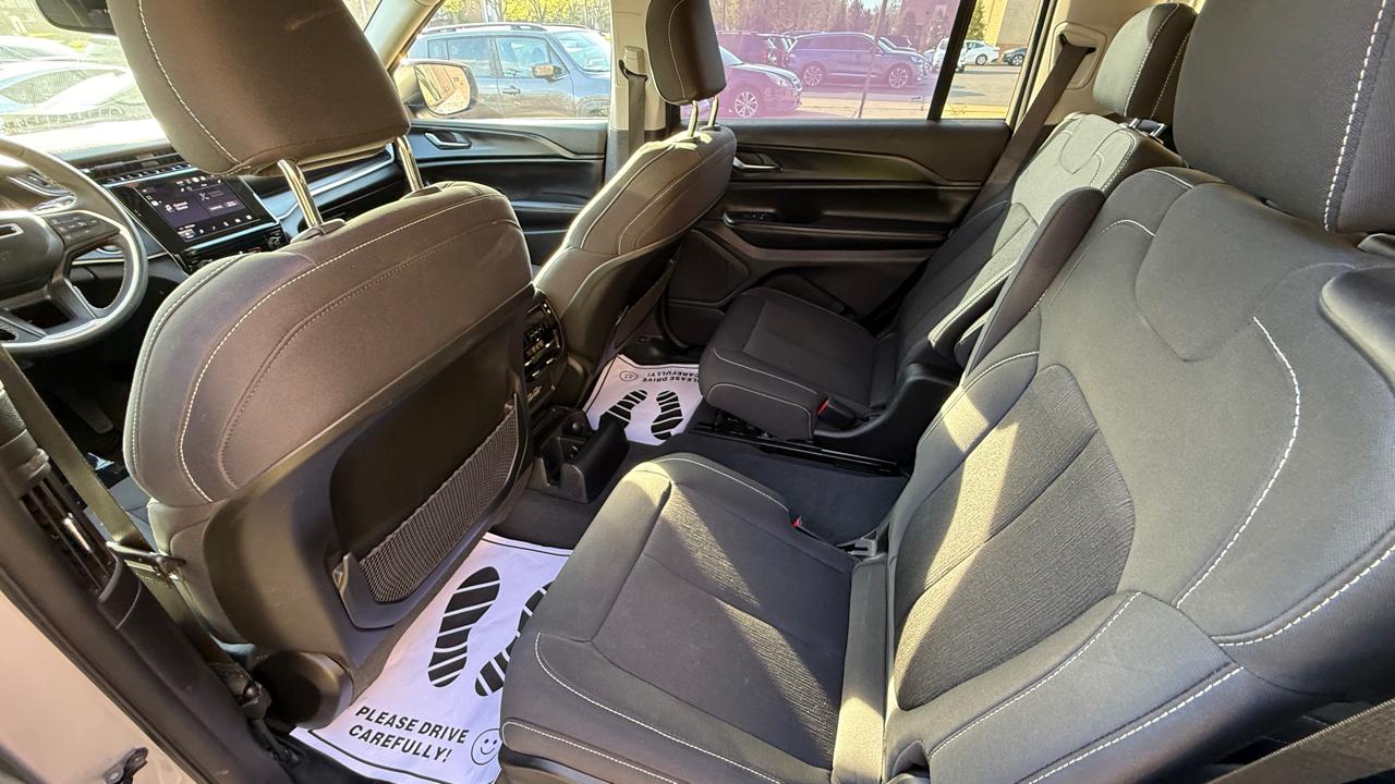 Jeep Grand Cherokee L Laredo 4WD 2023