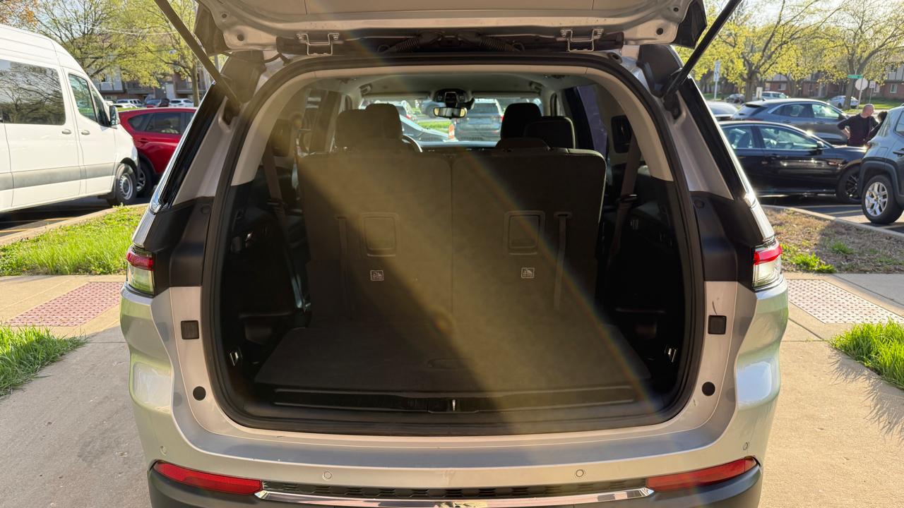 Jeep Grand Cherokee L Laredo 4WD 2023