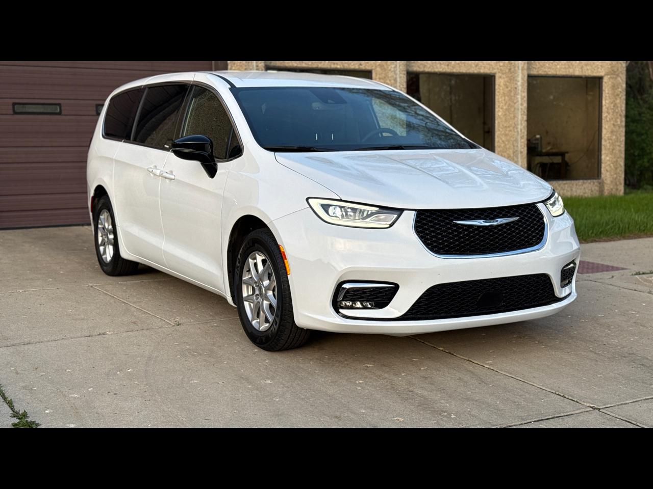 Chrysler Pacifica Select 2025