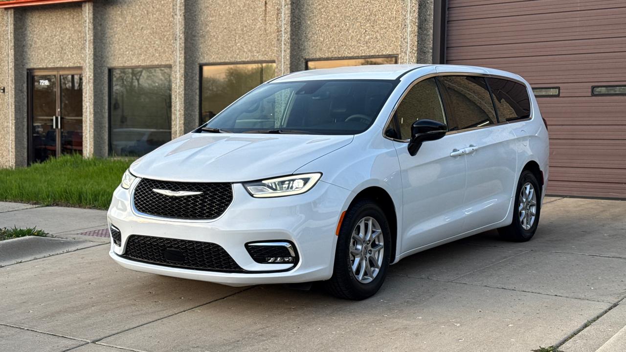 Chrysler Pacifica Select 2025