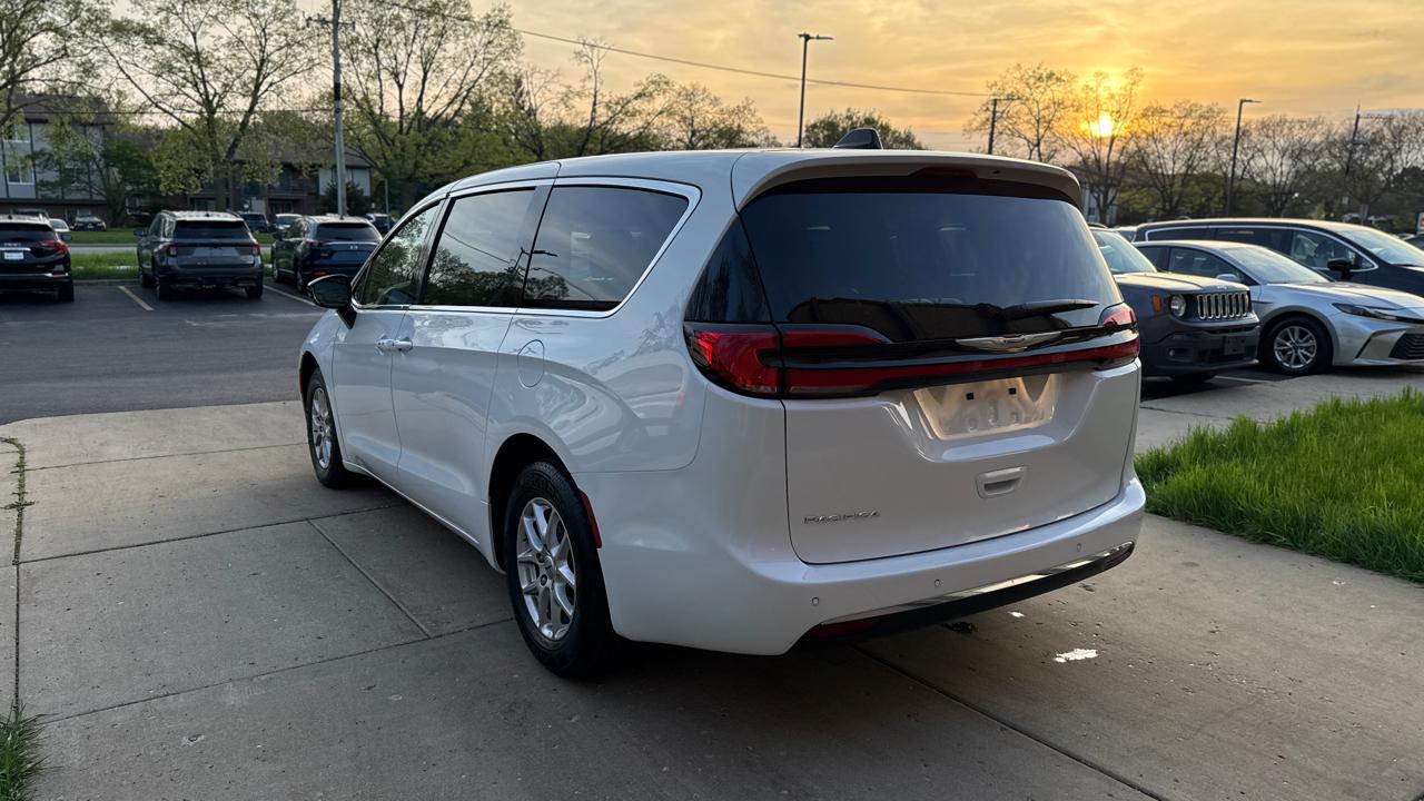 Chrysler Pacifica Select 2025