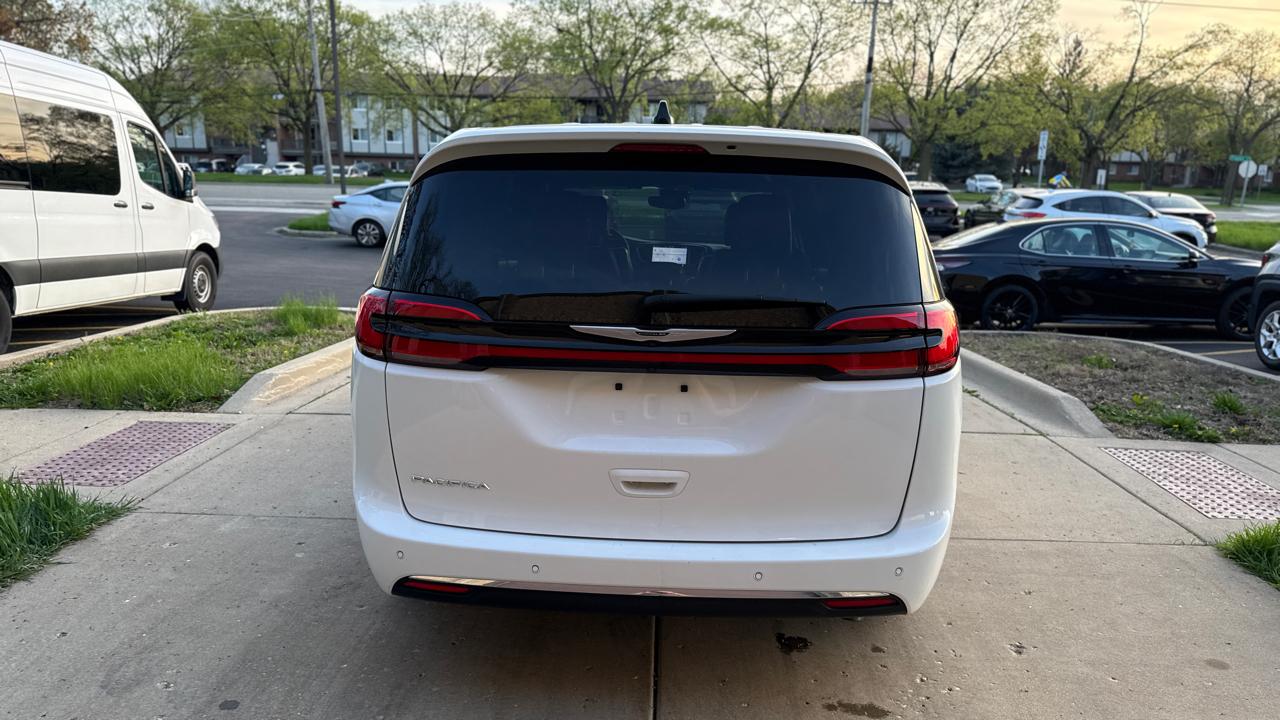 Chrysler Pacifica Select 2025