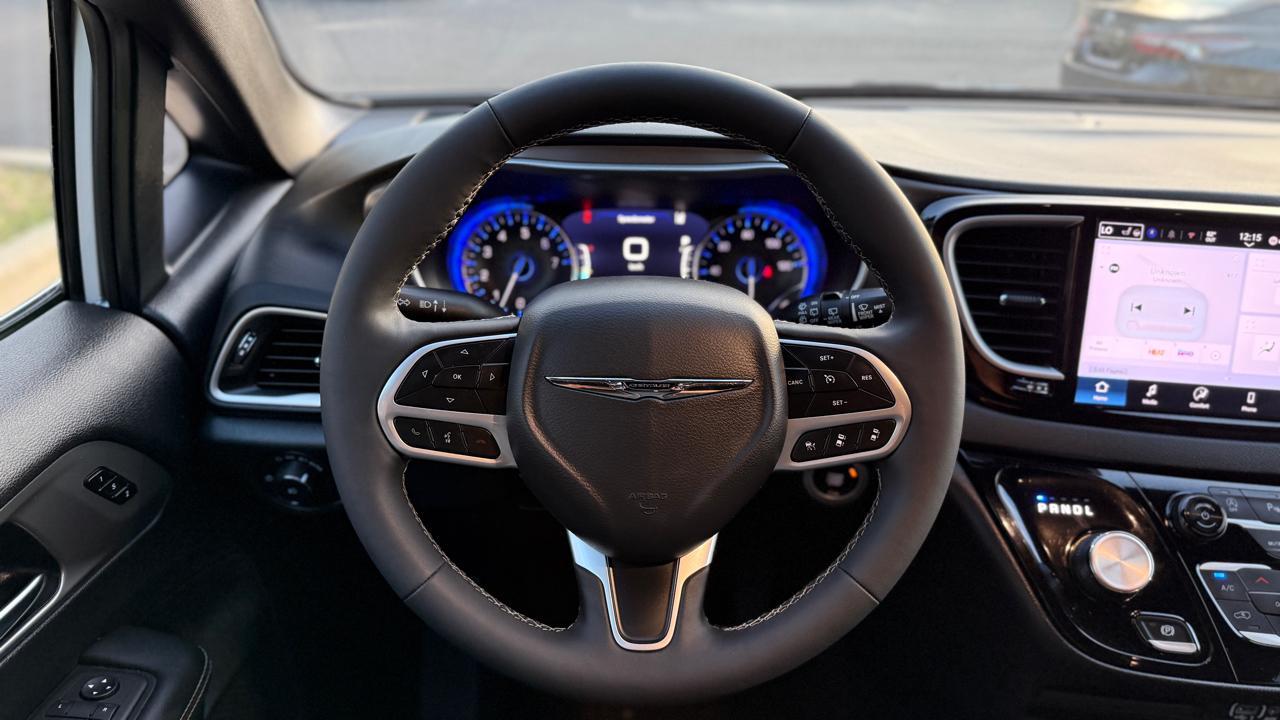 Chrysler Pacifica Select 2025