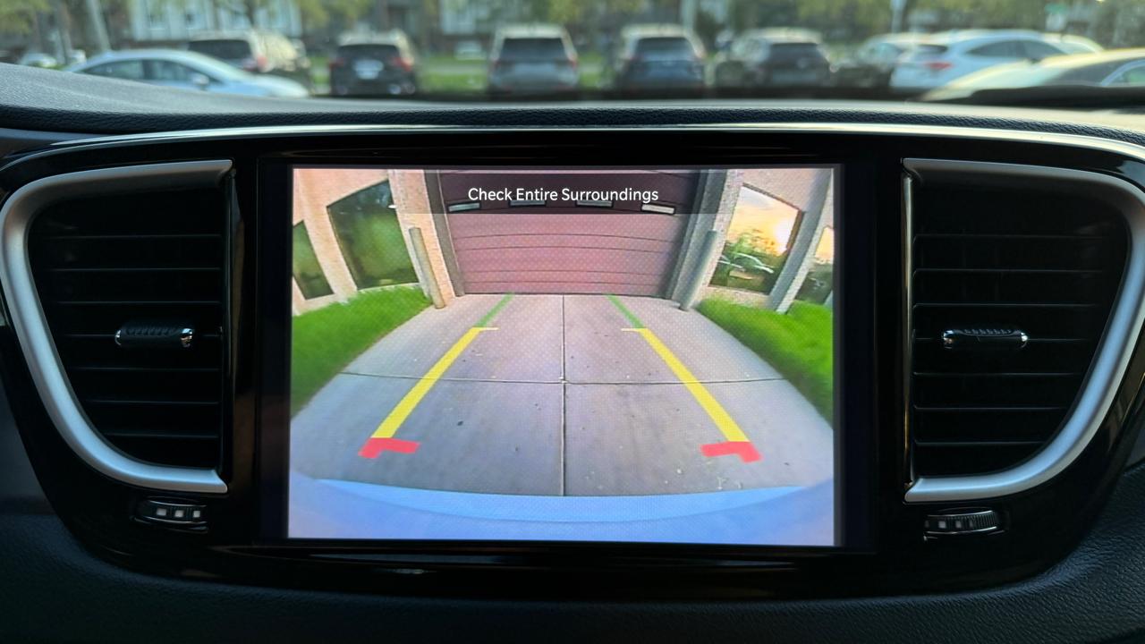 Chrysler Pacifica Select 2025