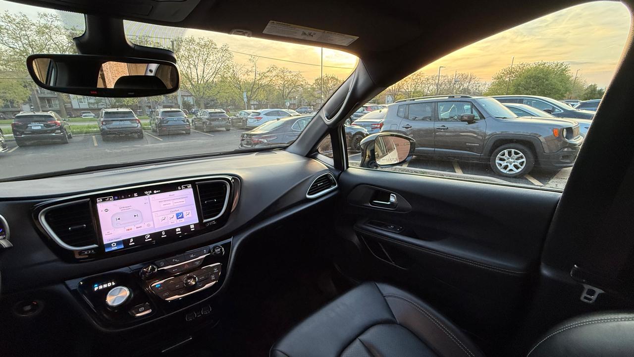 Chrysler Pacifica Select 2025