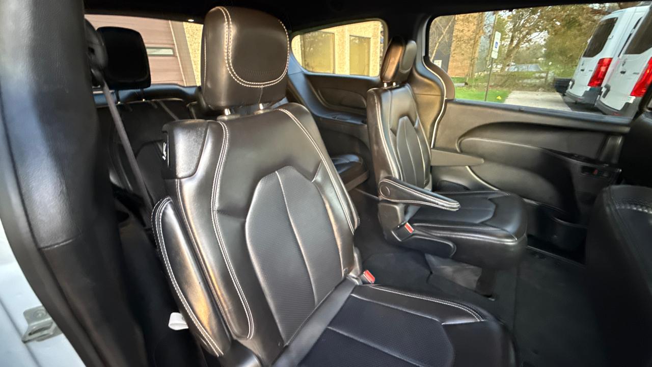 Chrysler Pacifica Select 2025