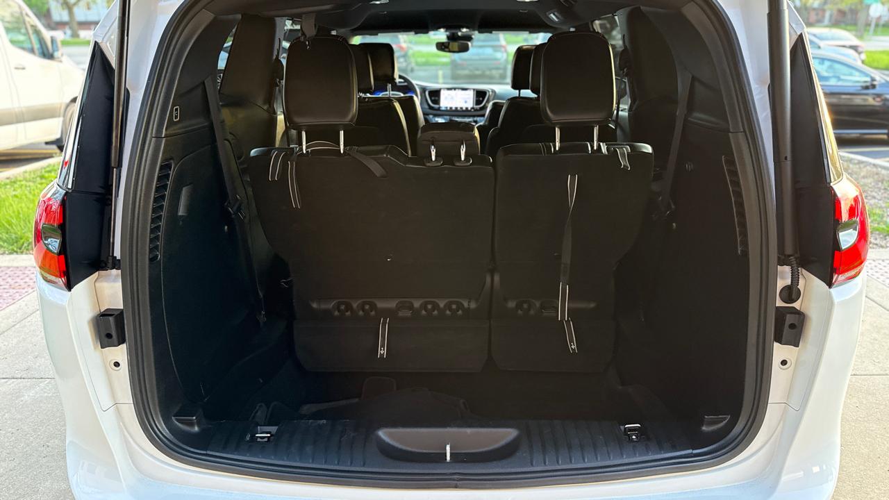 Chrysler Pacifica Select 2025