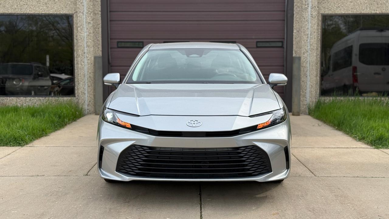 Toyota Camry Hybrid XLE 2025