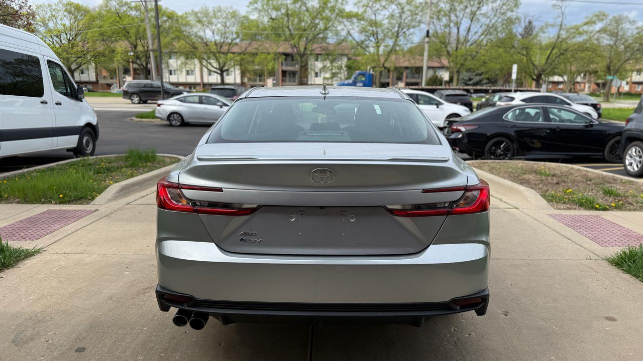 Toyota Camry Hybrid XLE 2025