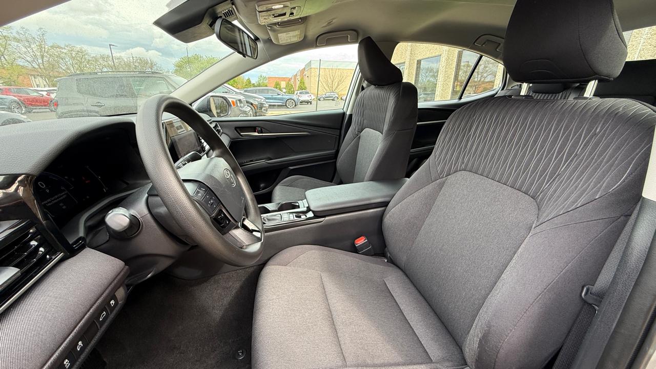 Toyota Camry Hybrid XLE 2025