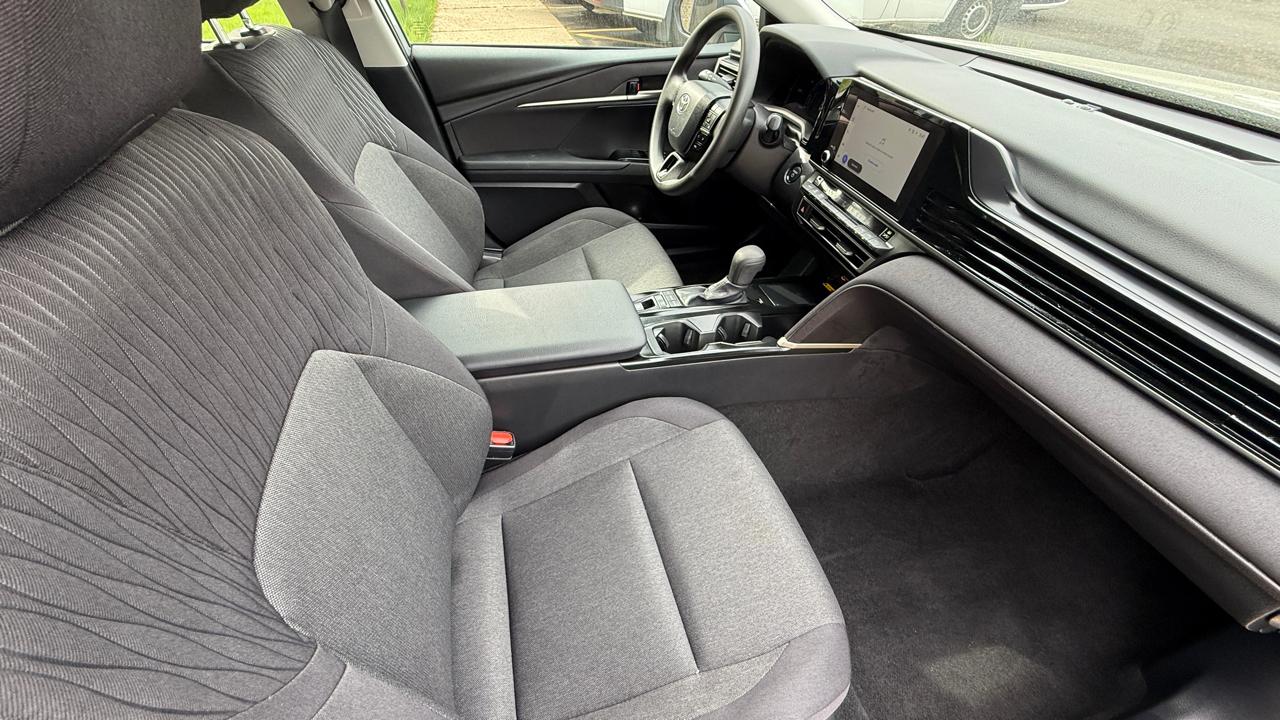 Toyota Camry Hybrid XLE 2025